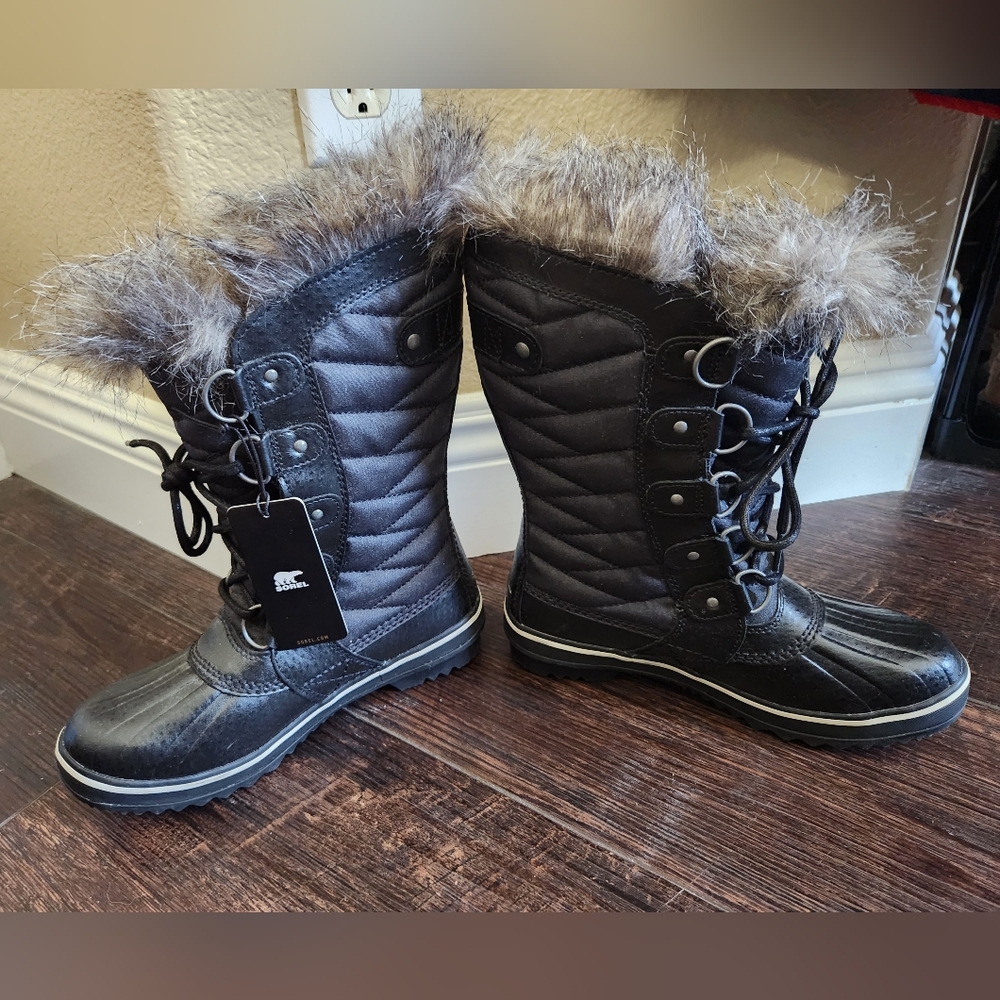 Women's Joan of Arctic Black Boots,  NEW with tags!, Size 5.5